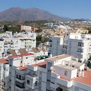 Con Vistas Preciosas En Piso Compartido , Estepona España